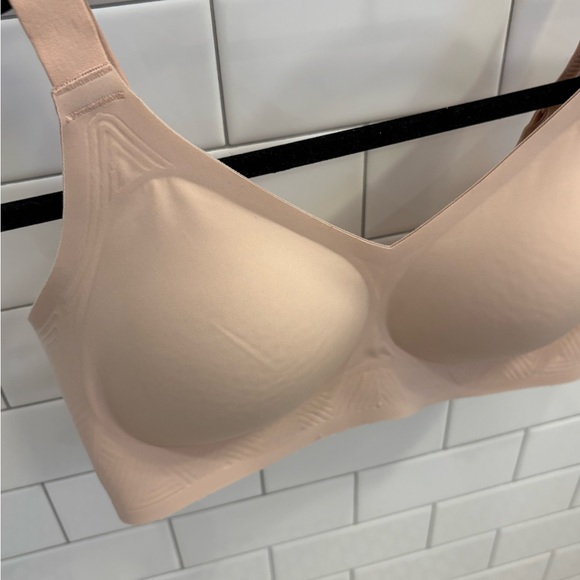 SET of 7!! Comfelie Zero Gravity Sculpt Seamless T-Shirt Bras Nude | Size Medium - Picture 9 of 15